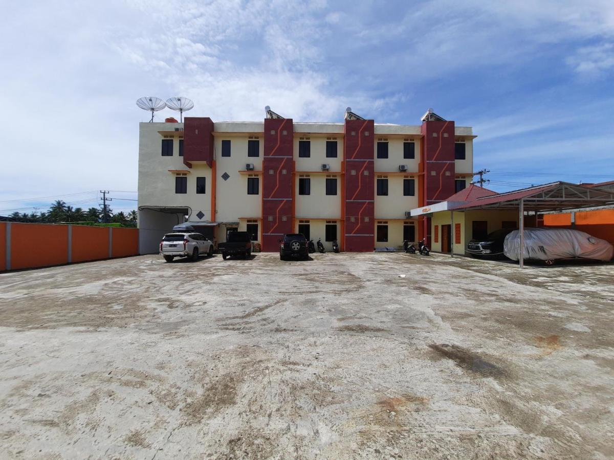 Oyo 3373 Favour Hotel Pagaralam Zewnętrze zdjęcie