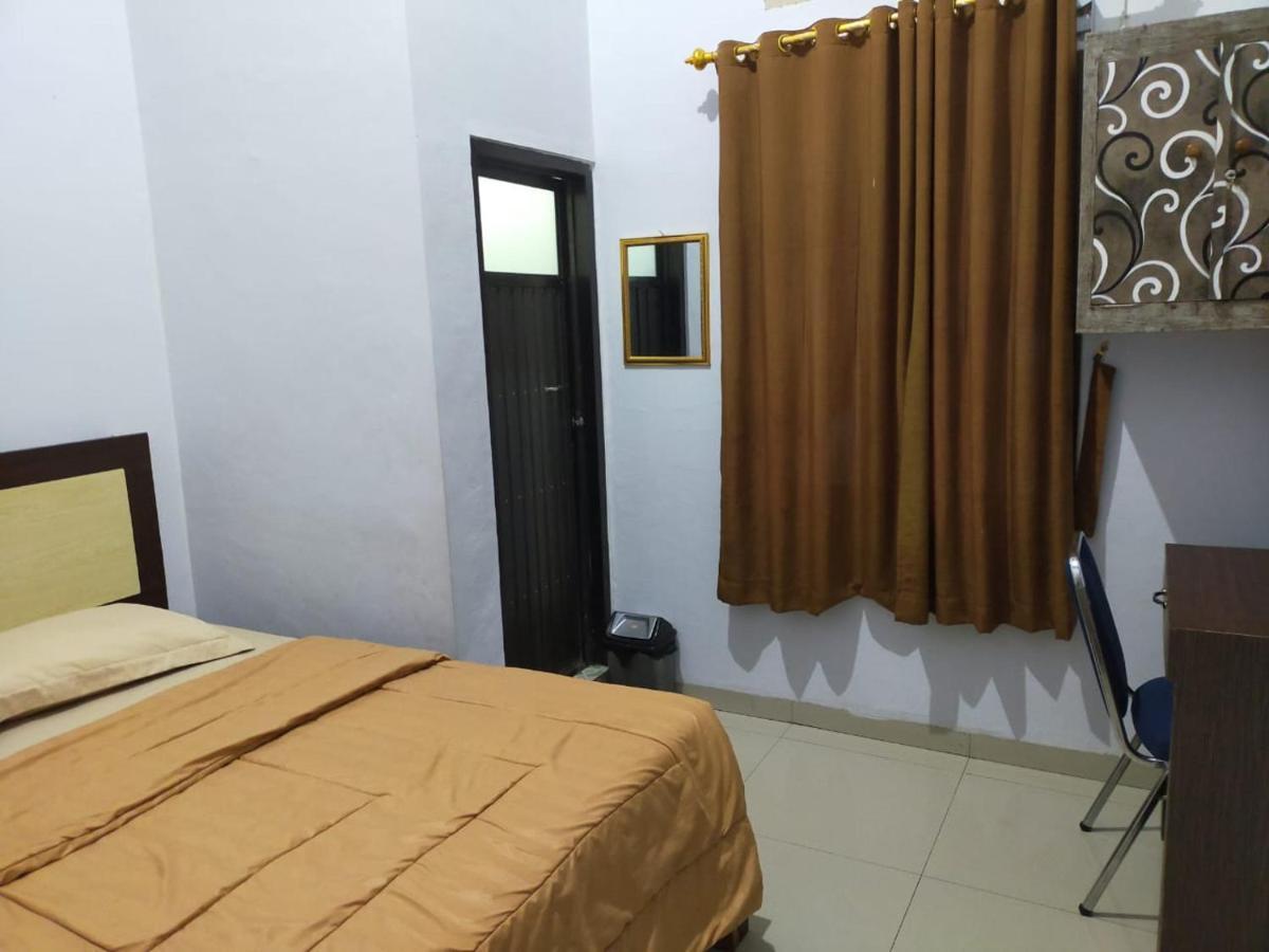 Oyo 3373 Favour Hotel Pagaralam Zewnętrze zdjęcie